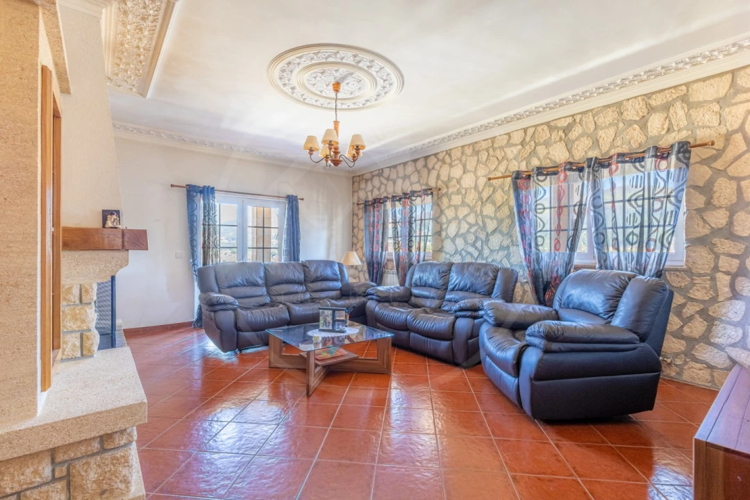 Moradia T4 para Venda em Bornes de Aguiar Foto 8