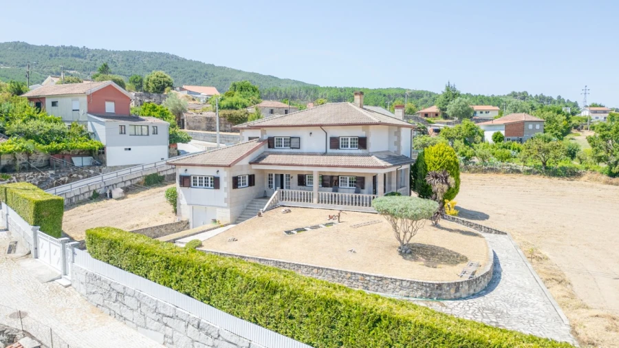 Moradia T4 para Venda em Bornes de Aguiar Foto 3