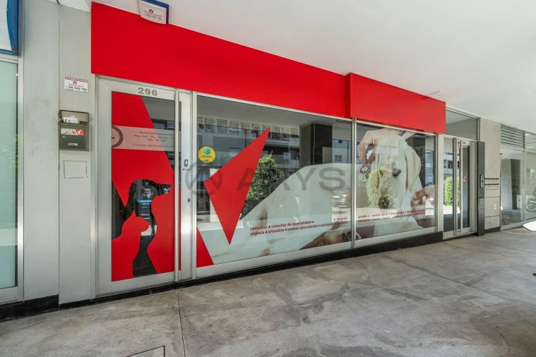 Loja para Venda em Urgezes