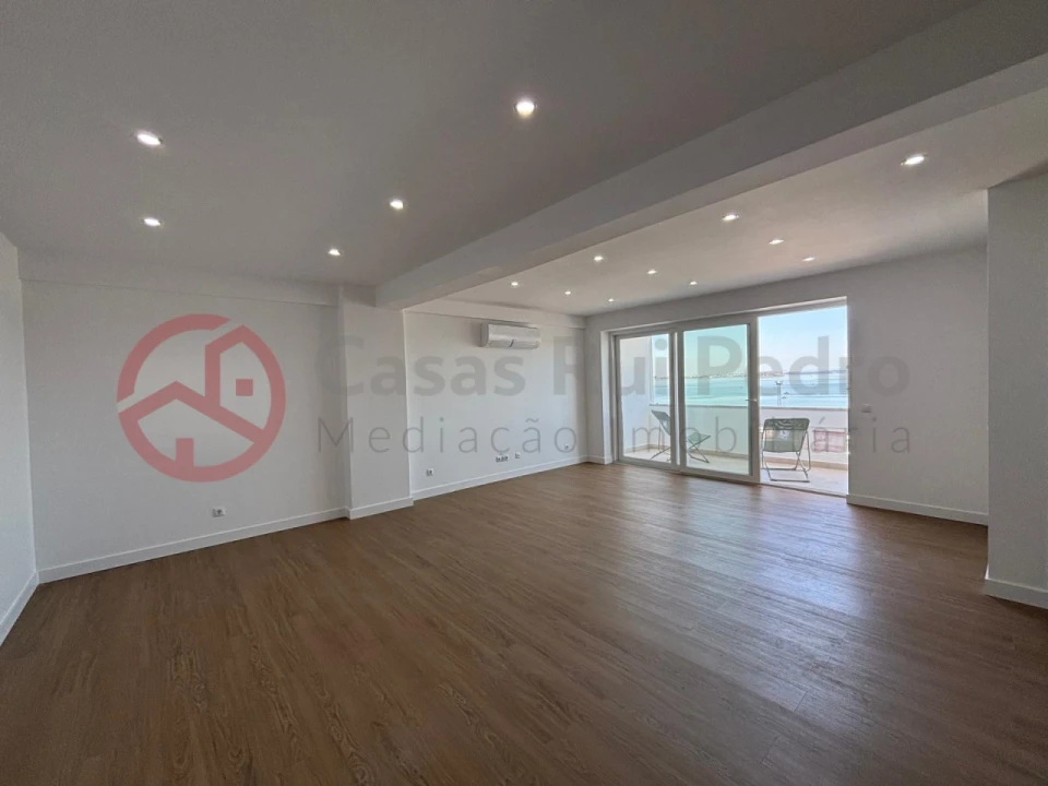 Apartamento T3 para Venda em Almada, Cova da Piedade, Pragal e Cacilhas Foto 1