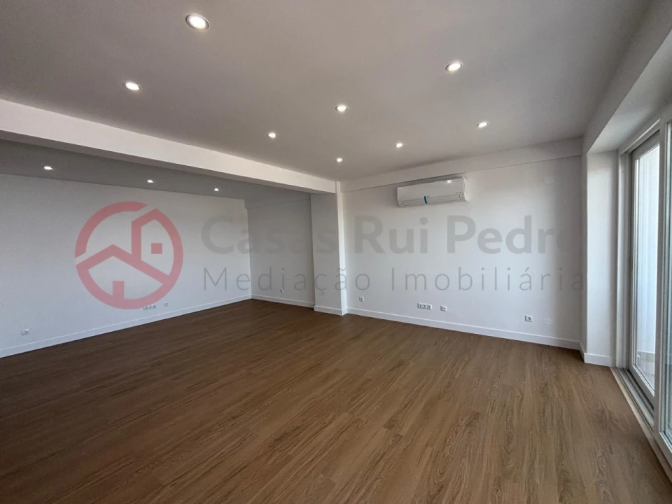 Apartamento T3 para Venda em Almada, Cova da Piedade, Pragal e Cacilhas Foto 3
