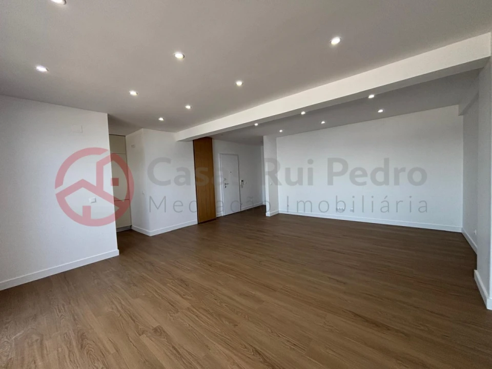 Apartamento T3 para Venda em Almada, Cova da Piedade, Pragal e Cacilhas Foto 4