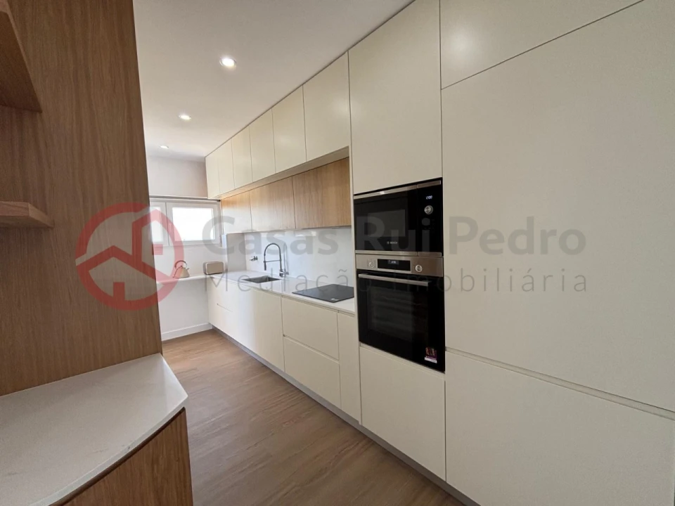 Apartamento T3 para Venda em Almada, Cova da Piedade, Pragal e Cacilhas Foto 7