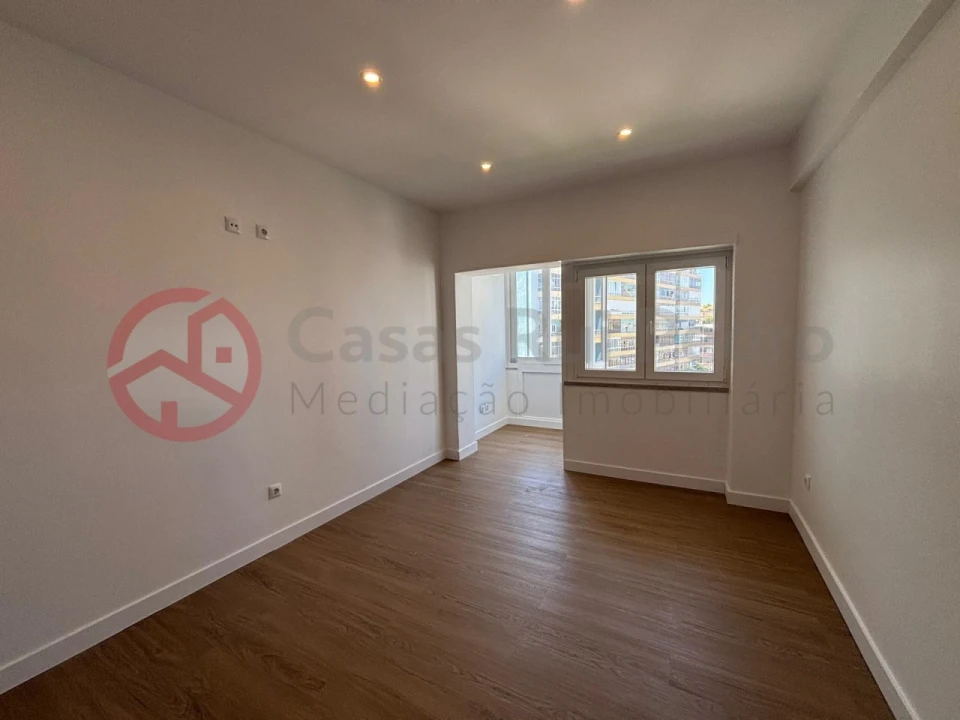 Apartamento T3 para Venda em Almada, Cova da Piedade, Pragal e Cacilhas Foto 10