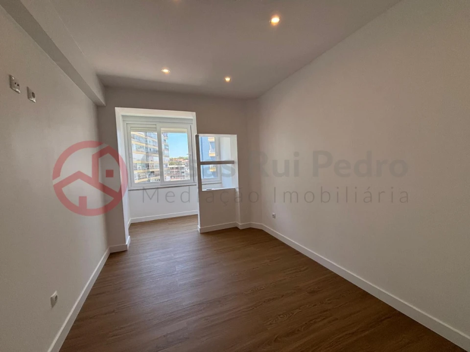 Apartamento T3 para Venda em Almada, Cova da Piedade, Pragal e Cacilhas Foto 12