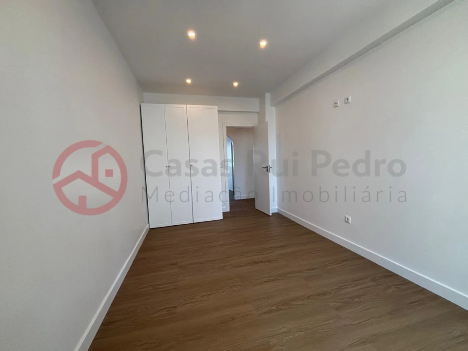 Apartamento T3 para Venda em Almada, Cova da Piedade, Pragal e Cacilhas Foto 15