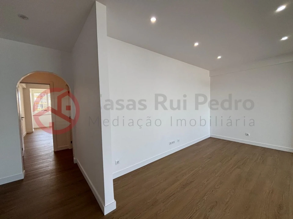 Apartamento T3 para Venda em Almada, Cova da Piedade, Pragal e Cacilhas Foto 16