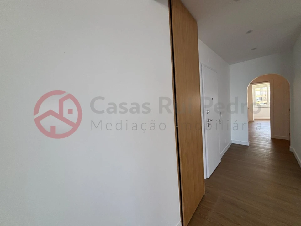 Apartamento T3 para Venda em Almada, Cova da Piedade, Pragal e Cacilhas Foto 17