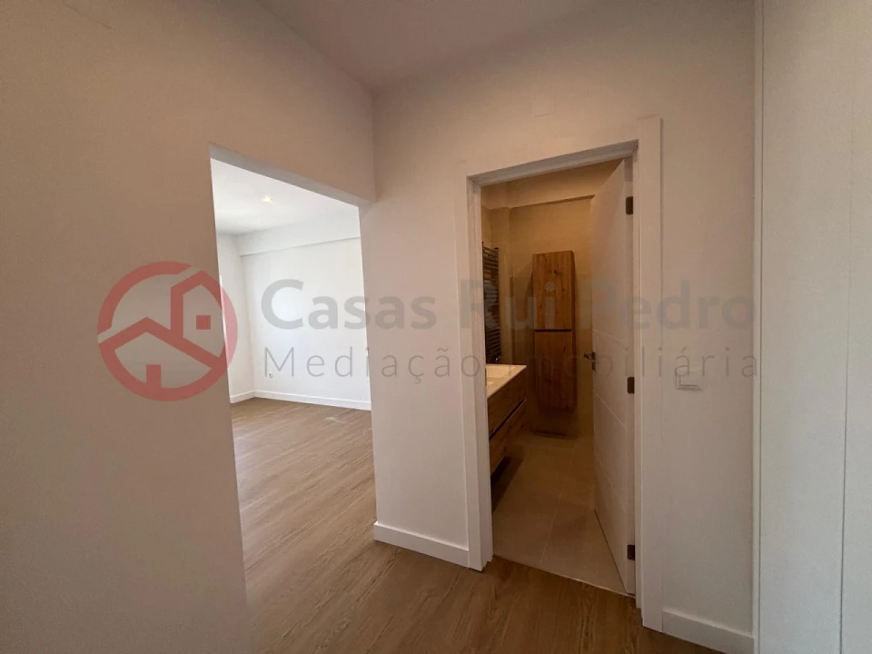 Apartamento T3 para Venda em Almada, Cova da Piedade, Pragal e Cacilhas Foto 18