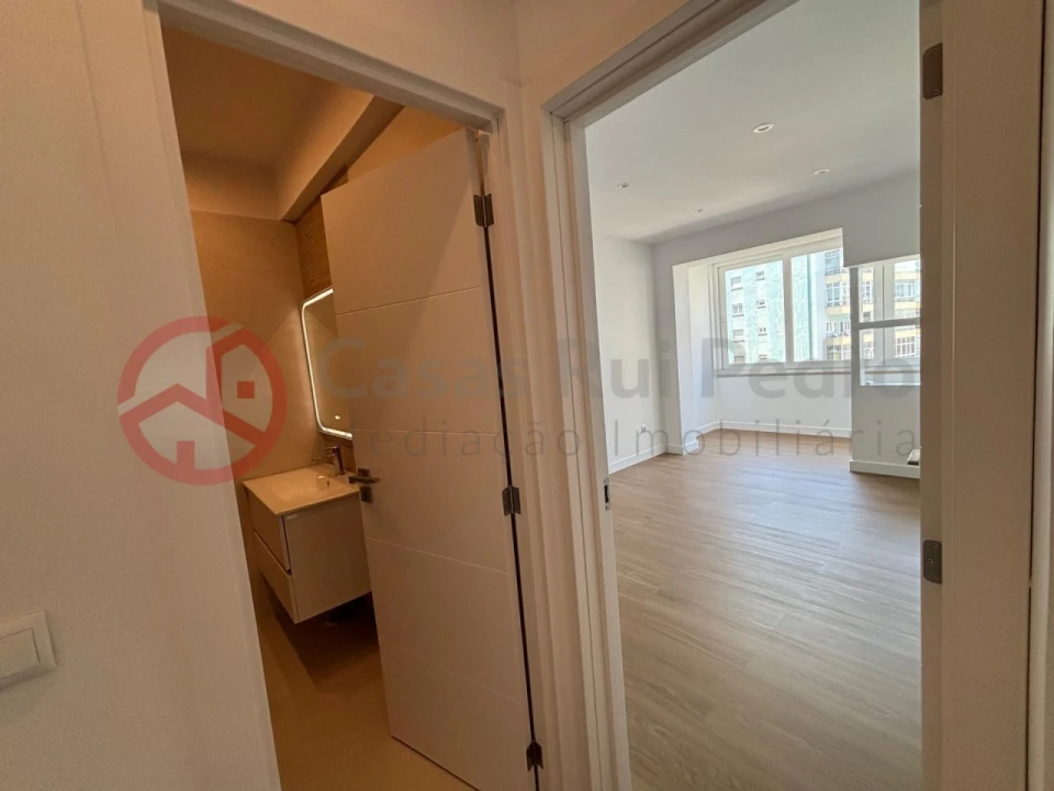 Apartamento T3 para Venda em Almada, Cova da Piedade, Pragal e Cacilhas Foto 20