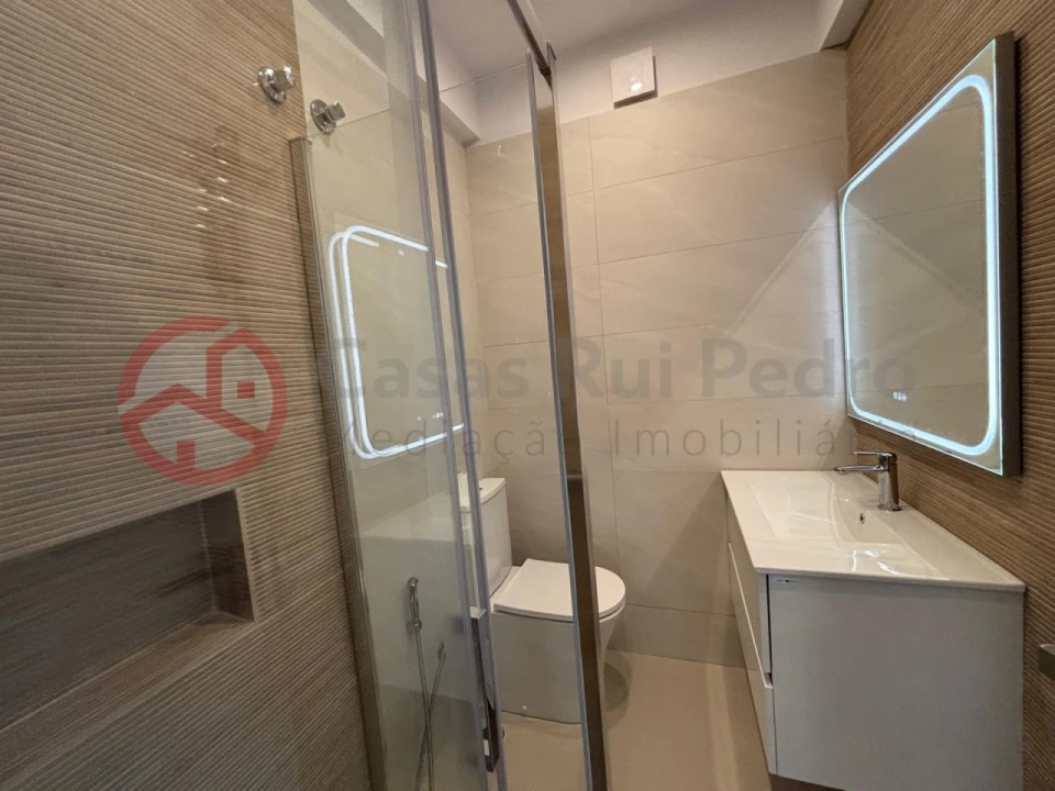 Apartamento T3 para Venda em Almada, Cova da Piedade, Pragal e Cacilhas Foto 22