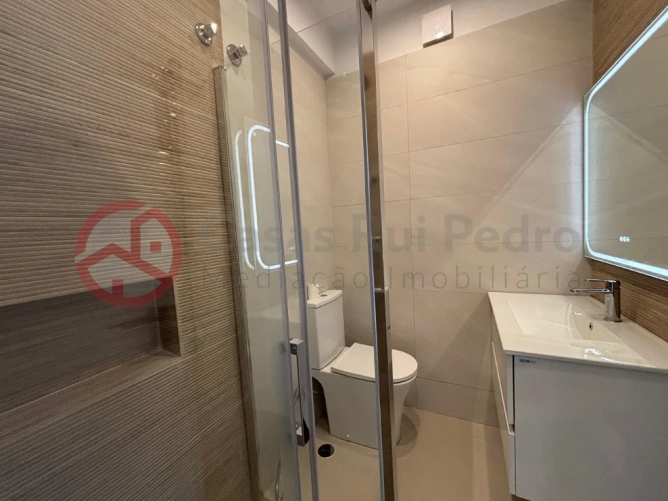 Apartamento T3 para Venda em Almada, Cova da Piedade, Pragal e Cacilhas Foto 23