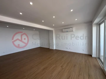 Apartamento T3 para Venda em Almada, Cova da Piedade, Pragal e Cacilhas