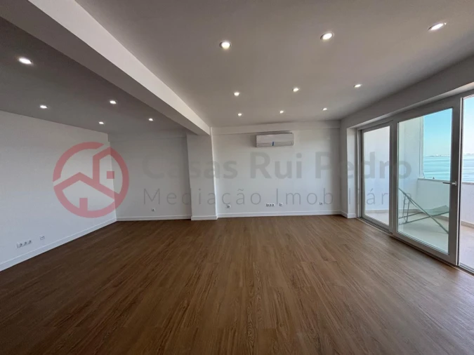 Apartamento T3 para Venda em Almada, Cova da Piedade, Pragal e Cacilhas Foto 2