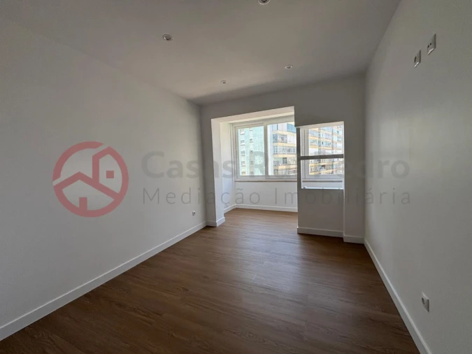 Apartamento T3 para Venda em Almada, Cova da Piedade, Pragal e Cacilhas Foto 11