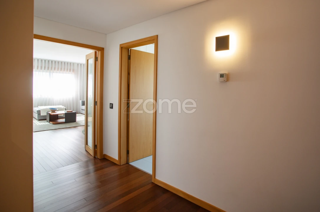 Apartamento T1 para Arrendamento em São Mamede de Infesta e Senhora da Hora Foto 17