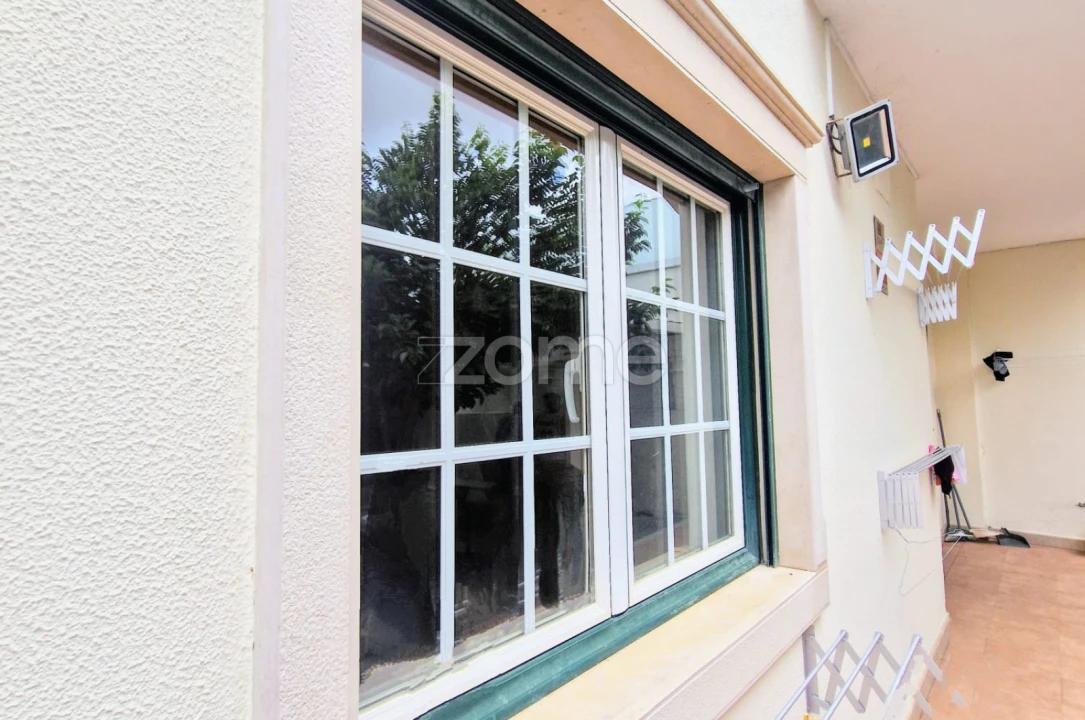 Moradia T5 para Venda em Vialonga Foto 14