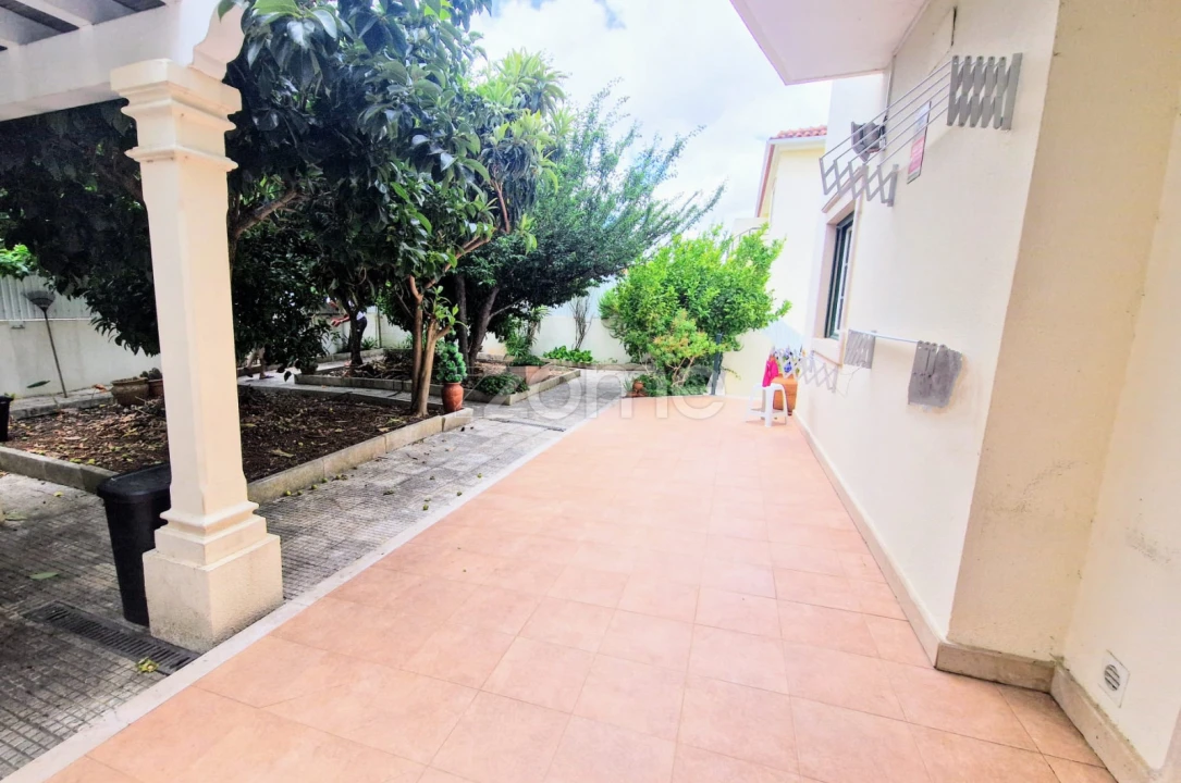 Moradia T5 para Venda em Vialonga Foto 20