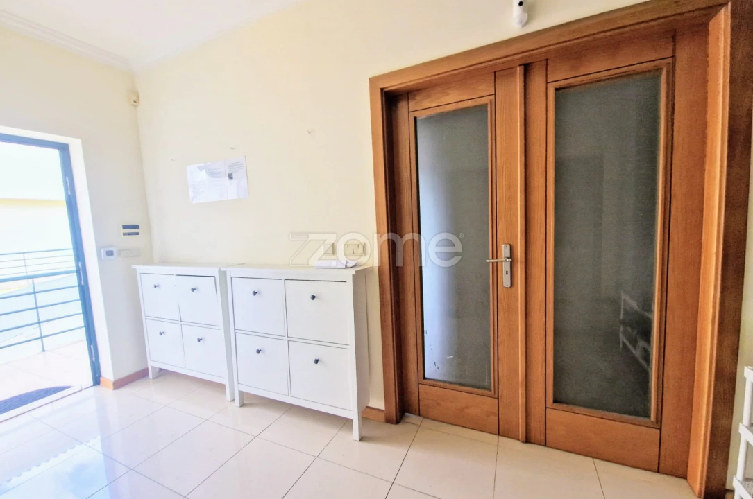 Moradia T5 para Venda em Vialonga Foto 7