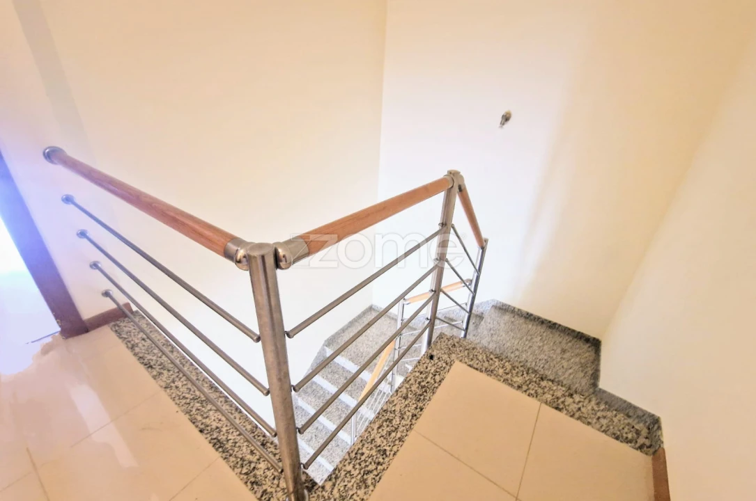 Moradia T5 para Venda em Vialonga Foto 23