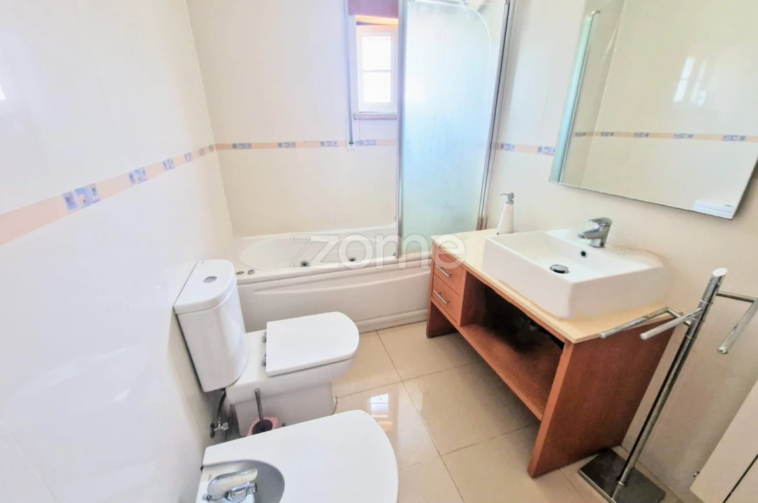 Moradia T5 para Venda em Vialonga Foto 26