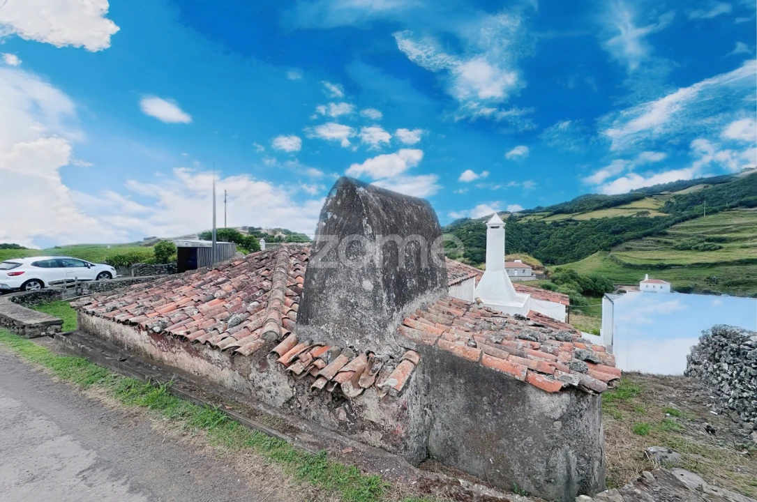 Moradia T2 para Venda em Santo Espirito Foto 1