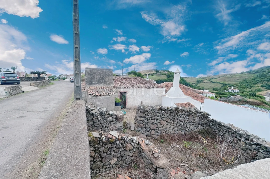 Moradia T2 para Venda em Santo Espirito Foto 4