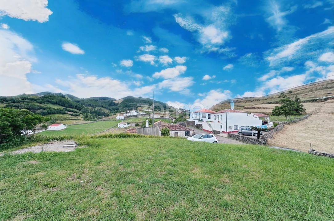 Moradia T2 para Venda em Santo Espirito Foto 3