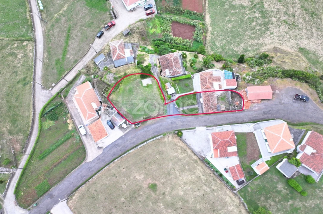 Moradia T2 para Venda em Santo Espirito Foto 7