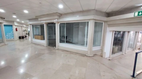 Loja para Venda em Areeiro