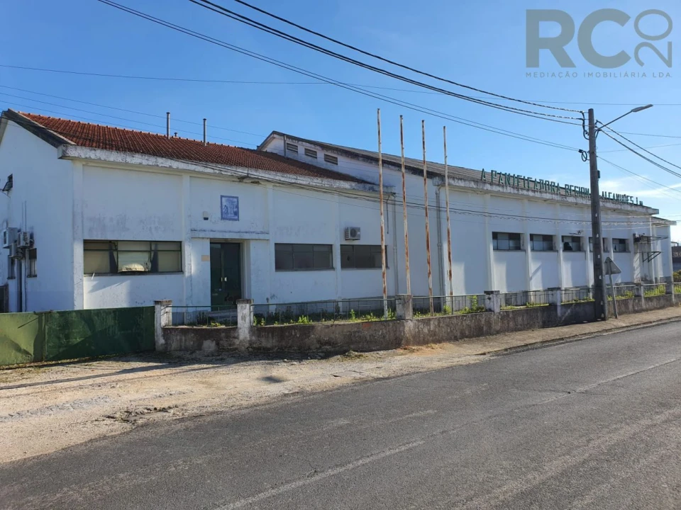 Loja para Arrendamento em Alcanhões Foto 1