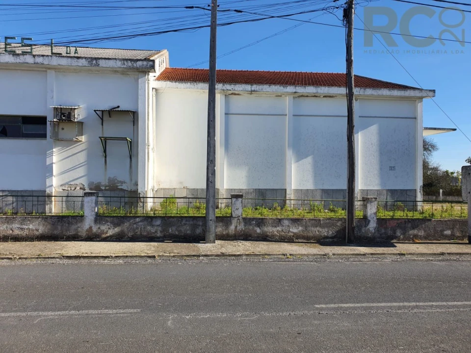 Loja para Arrendamento em Alcanhões Foto 9