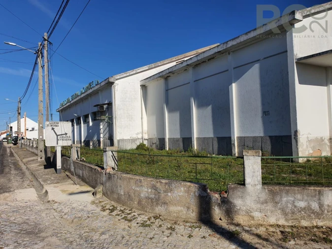 Loja para Arrendamento em Alcanhões Foto 2