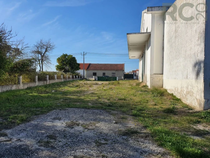 Loja para Arrendamento em Alcanhões Foto 14