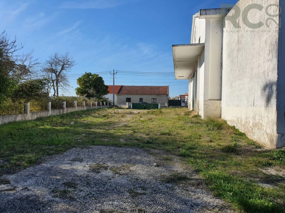 Loja para Arrendamento em Alcanhões Foto 14