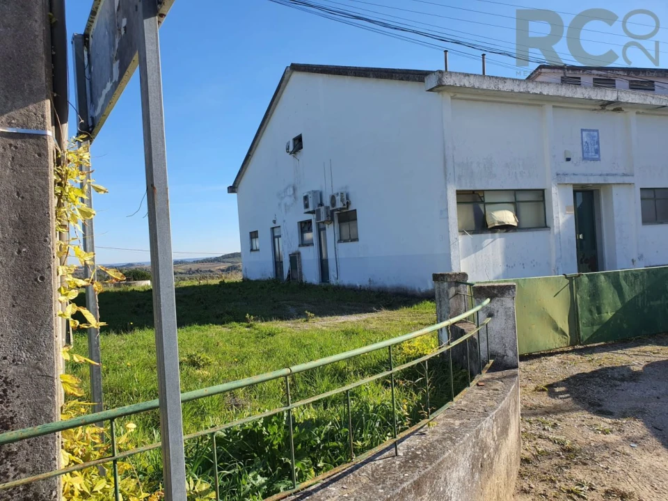 Loja para Arrendamento em Alcanhões Foto 5