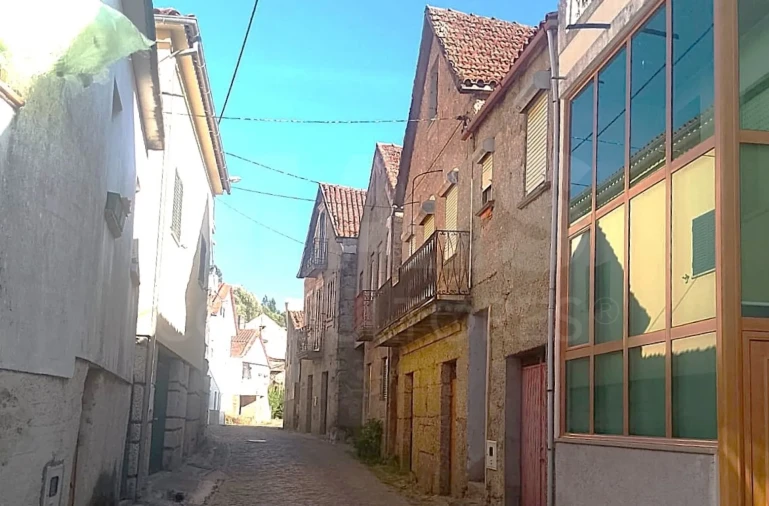 Prédio para Venda em Nogueira do Cravo Foto 2