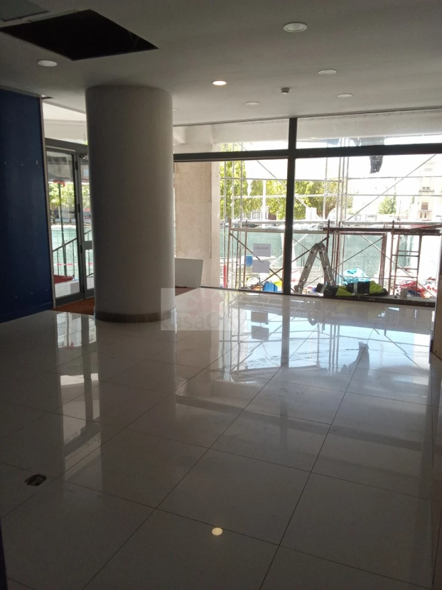 Loja para Arrendamento em Nossa Senhora do Pópulo, Coto e São Gregório Foto 5