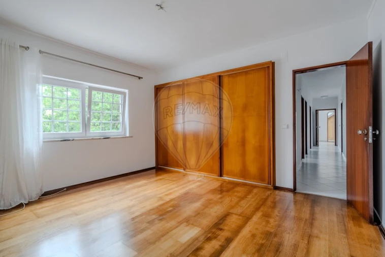 Moradia T5 para Venda em Campelos e Outeiro da Cabeça Foto 11