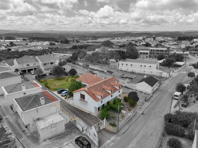 Moradia T5 para Venda em Campelos e Outeiro da Cabeça Foto 1