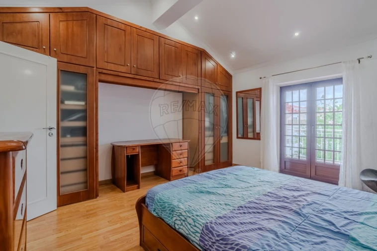 Moradia T5 para Venda em Campelos e Outeiro da Cabeça Foto 24