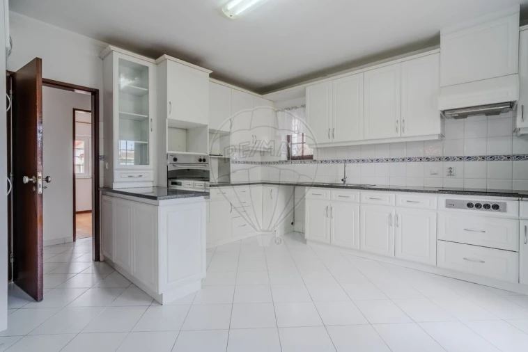 Moradia T5 para Venda em Campelos e Outeiro da Cabeça Foto 7