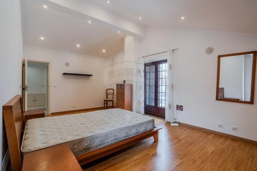 Moradia T5 para Venda em Campelos e Outeiro da Cabeça Foto 26