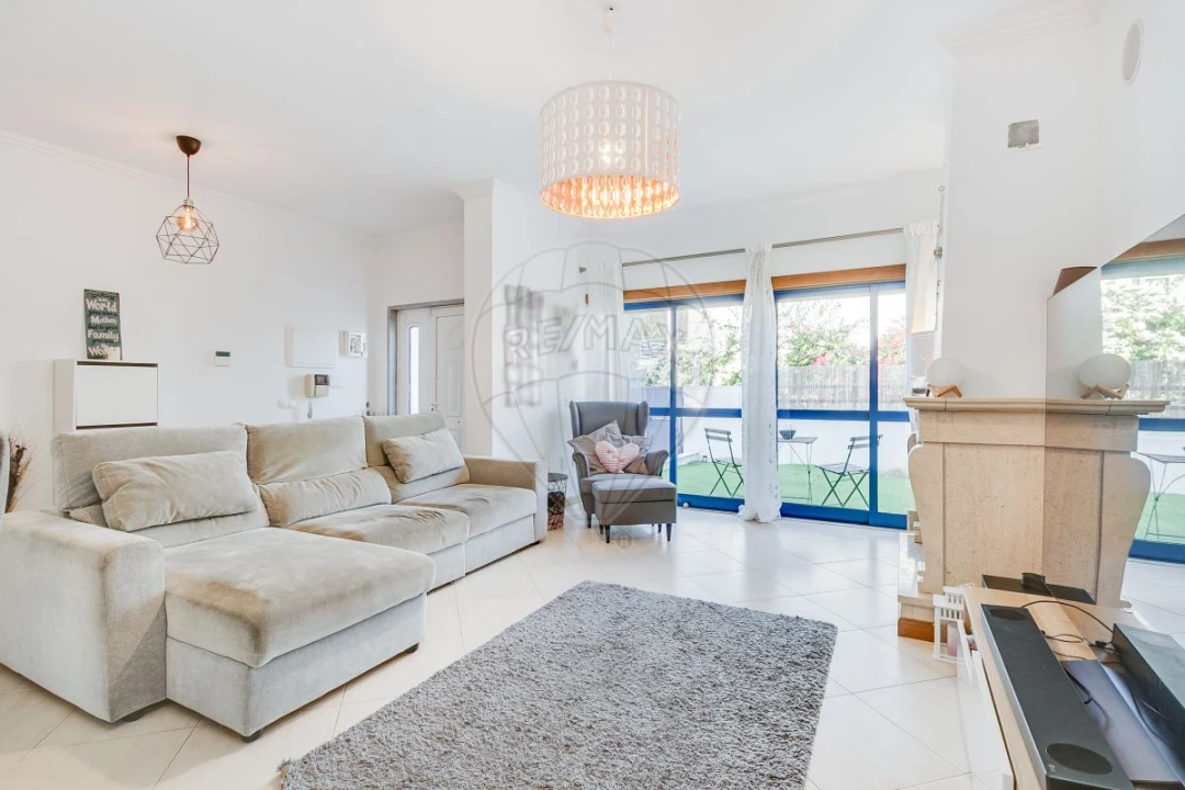 Moradia T3 para Venda em Vialonga Foto 30