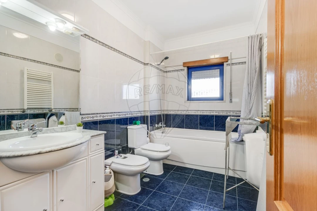 Moradia T3 para Venda em Vialonga Foto 9