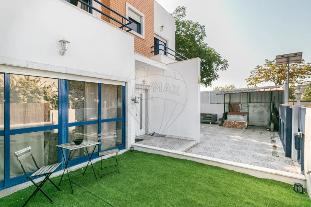 Moradia T3 para Venda em Vialonga Foto 45