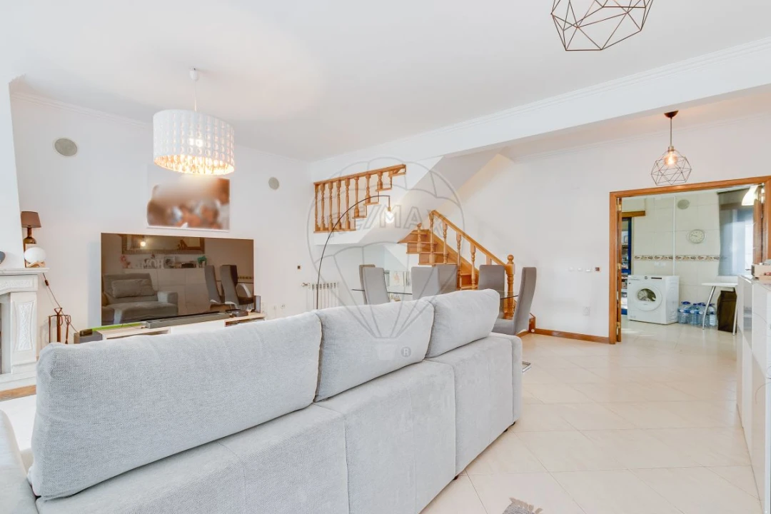 Moradia T3 para Venda em Vialonga Foto 33