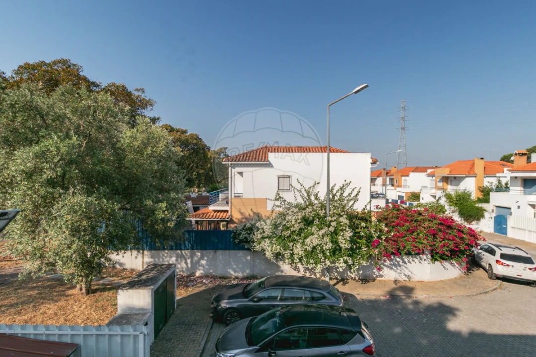 Moradia T3 para Venda em Vialonga Foto 14