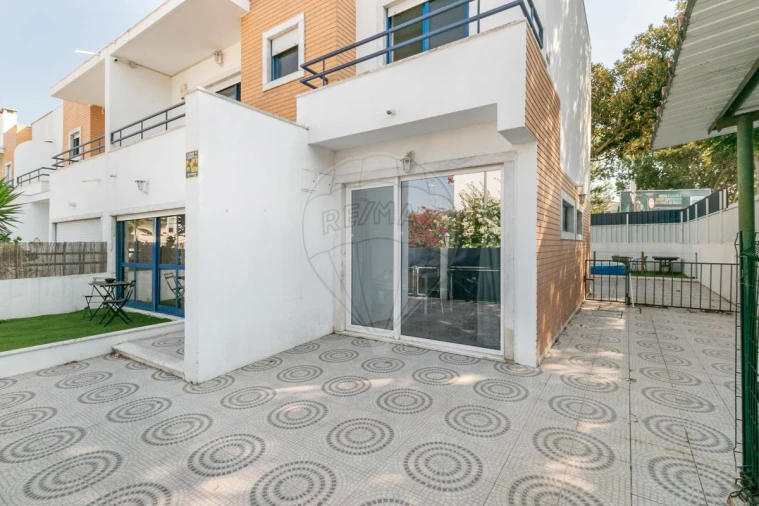 Moradia T3 para Venda em Vialonga Foto 46