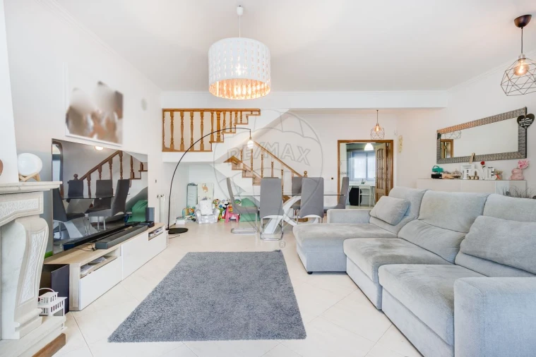 Moradia T3 para Venda em Vialonga Foto 31